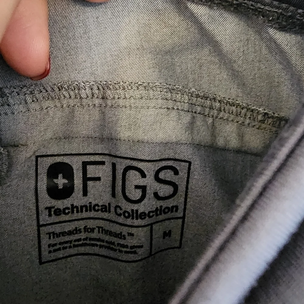 💜 FIGS Axim Men's Gray Cargo Scrub Pants